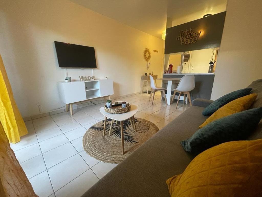 Appart The Good Stay Disneyland Монтеврен Экстерьер фото